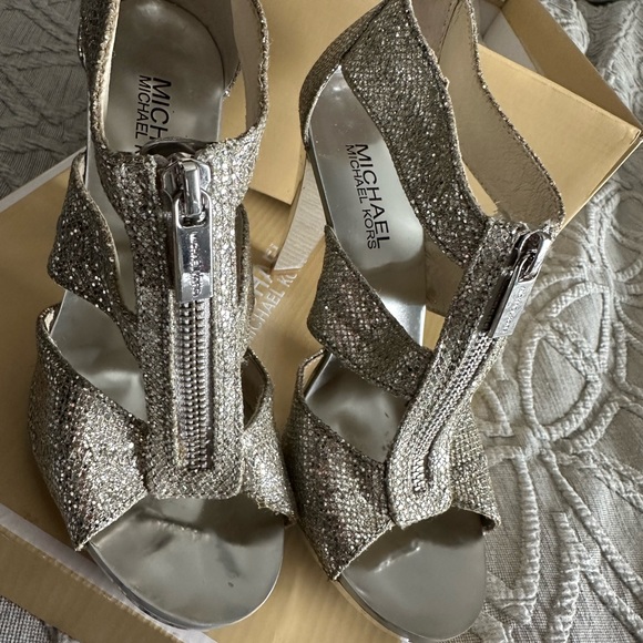 MICHAEL Michael Kors Silver Glitter T-Strap Heeled Sandals Women size US 5.5 - Picture 2 of 7